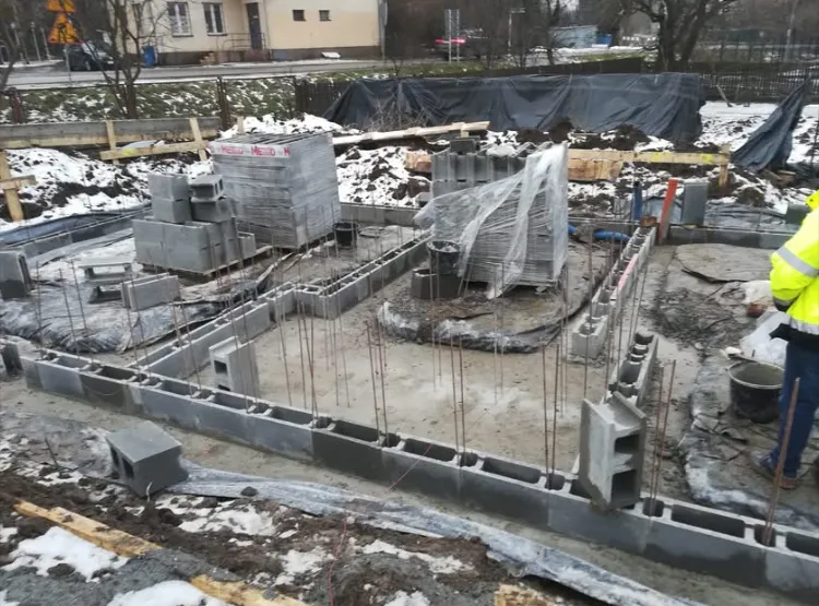Zakład budowlany Żar — realizacja nr 103